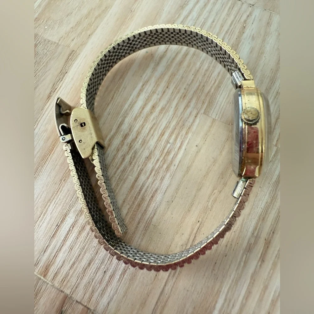 Dufonte Lucien Piccard ladies gold tone dress watch NEW BATTERY